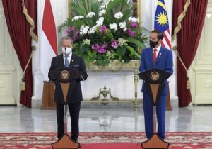 Bertemu PM Malaysia, Presiden Bahas Isu Perlindungan WNI hingga Diskriminasi Sawit