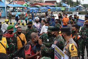 TNI dan Polri Turun Gelar Sweeping Gabungan Penertiban Masker