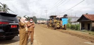 Pemda Koltim Lakukan Perbaikan Jalan Rusak di Ladongi