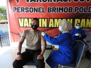 Ratusan Personel Satuan Brimob Polda Sulawesi Sultra Laksanakan Giat Vaksinasi tahap II