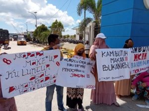 Tuntut Rekomendasi Kerja di Pelabuhan Bungkutoko, Massa Buruh TKBM Demonstrasi