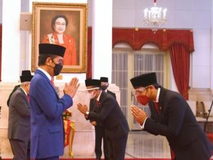 Menteri Investasi dan Mendikbudristek Resmi Terbentuk, Jokowi Ambil Sumpah Pejabat