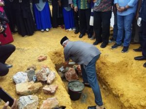 Wakil Gubernur Sultra Lakukan Peletakan Batu Pertama Masjid dan Rumah Tahfiz