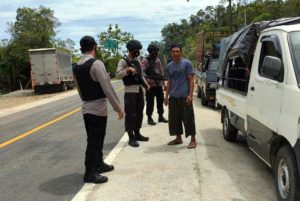 Persempit Pergerakan Teroris, Polisi Bersenjata Lengkap Patroli di Perbatasan Sultra-Sulsel