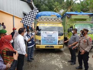 Wali Kota Kendari dan Perum Bulog Divre Sultra Launching Penyaluran Bantuan Beras PPKM Tahun 2021