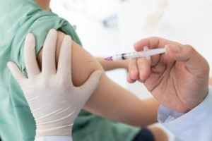 Vaksin Booster Tahap II kepada Masyarakat di Kolaka di Mulai