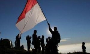30 Mahasiswa Pecinta Alam Terjebak di Gunung Amonggedo Usai Kibarkan Bendera Merah Putih