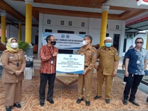 Bank Indonesia Perwakilan Sultra Salurkan 250 Paket Sembako Ke Pemkot Kendari