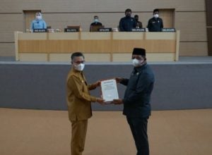 Wali Kota Serahkan Dokumen Raperda APBD Perubahan Tahun 2021 Ke DPRD Kota Kendari