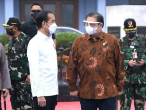 Kendalikan Proyek Besar Pemerintahan, Pengamat: Jokowi Lebih Nyaman dengan Golkar