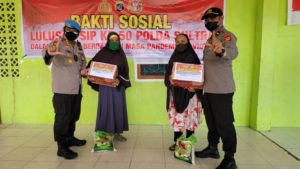 Alumni SIP 50 Polda Sultra Salurkan 200 Paket Bansos kepada Warga Terdampak Covid-19