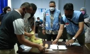 Selundupkan Sabu-sabu dari Riau, Pasangan Suami Istri Dibekuk BNNP Sultra di Bandara Haluoleo