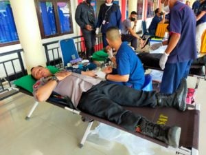 Bantu PMI, Brimobda Polda Sultra Gelar Aksi Donor Darah