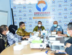 Ombudsman RI Perwakilan Sultra Serahkan Hasil Penilaian Kepatuhan Tahun 2021 ke Wali Kota Kendari, Ini Temuannya