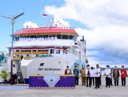 Jokowi Resmikan Pengoperasian Tiga Pelabuhan Penyeberangan dan KMP Sultan Murhum II di Wakatobi