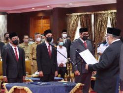 Gubernur Lantik Lima Anggota Komisi Informasi Provinsi Sultra