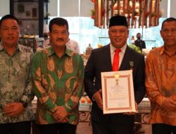 Bupati Konut Raih Penghargaan Tanda Kehormatan dari Presiden Jokowi