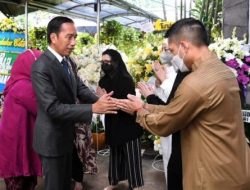 Tiba dari Luar Negeri, Presiden Jokowi Langsung Bertakziah ke Rumah Duka Tjahjo Kumolo