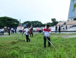 Patut Ditiru, Asmawa Turun Langsung Potong Rumput di Kawasan Eks MTQ