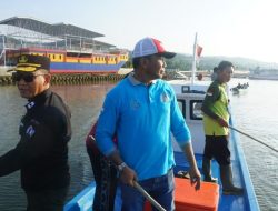 Pj Wali Kota Kendari Pimpin Aksi Bersih-Bersih Sampah di Teluk Kendari
