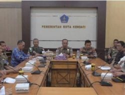 Satpol PP Tertibkan PKL di Kecamatan Kendari Barat