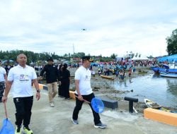 Jelang HUT Kota Kendari ke 192, Pj Wali Kota Kendari Pimpin Ribuan Warga Dalam Aksi Bersih Teluk Kendari