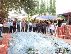 Jelang Bulan Suci Ramadhan 1444 H, Polres Baubau Musnahkan Ribuan Botol Miras dan Narkotika