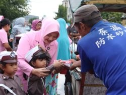 Siswa-Siswi TK Kemala Bhayangkari Kendari Gelar Pembagian 350 Kotak Takjil Ramadhan