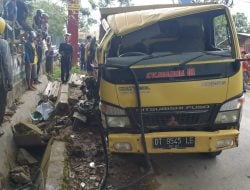 Tragis, Seorang Perempuan yang Mengendarai Motor Tewas Ditabrak Truk di Lorong Lapas