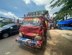 Mobil Truk Tabrak Pengendara Motor Di Pasar Panjang, Korban Suami Istri Dilarikan di Rumah Sakit, Begini Kondisinya