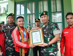Juara Dunia Kempo Sertu Dirhamsyah Disambut Petinggi TNI dan Ratusan Prajurit Di Makorem 143/HO