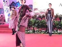 Tenunan Lokal Kota Kendari dengan Motif Ino Togo Khas Suku Tolaki Tampilkan di Fashion Culture Swarna Gemilang Jakarta