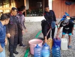 Akibat El Nino, Satu Desa di Kolaka Utara Alami Kesulitan Air Bersih, Batalyon C Brimobda Polda Sultra Kirim 7,2 Ton Air Bersih
