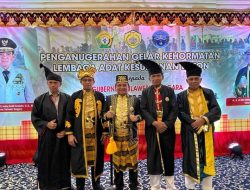 Kunker ke Kota Bau-Bau, Pj Gubernur Sultra Terima Gelar Adat Kesultanan Buton