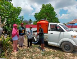 Atasi Dampak El Nino, Tim Wartawan Kota Kendari bersama BPBD, Pemerintah Kelurahan Distribusi 4.800 Liter Air Bersih di Lorong Puncak Anawai