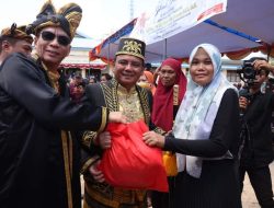 Peringatan HUT Kota Baubau Ke 482 Tahun, Pj Gubernur Sultra Pimpin Upacara Hingga Gelar Pembagian Sembako