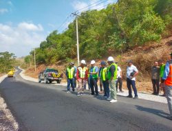 Pj. Bupati Bombana Komitmen Perbaiki Jalan Rusak di Pulau Kabaena
