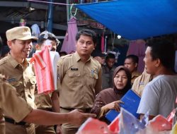 Usai Dilantik, Pj Bupati Kolaka Mengunjungi Pasar Raya Mekongga Cek Harga Pangan