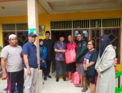 Anggota DPRD Sultra Terpilih Abdul Rasak Bantu 200 Paket Makanan Siap Saji Untuk Warga Lorong Segar Melalui Posko Tanggap Darurat Bencana Kelurahan Pondambea
