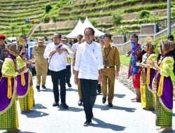 Presiden RI Joko Widodo Disambut Tarian Mondotambe dan Musik Bambu Khas Tolaki di Bendungan Ameroro, Ini Harapan Kadis Dikbud Konawe