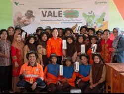 Vale Goes to School ke SMPN 1 Pomalaa, Edukasi Siswa Cara Membuat Pupuk Kompos