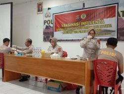 Tim RS Bhayangkara Kendari Gelar Vaksinasi Influenza di Polres Konsel dan Bombana