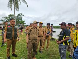 Kunjung Korban Abrasi Sungai Konaweeha di Desa Muara Sampara, Pj Bupati Konawe Minta BPBD dan BWS Sulawesi IV Ambil Langkah Penanganan Abrasi