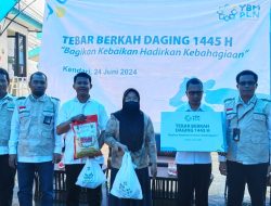 YBM PLN UP3 Kendari Bagikan Paket Beras dan Daging Kurban kepada Masyarakat