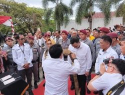 Diantar oleh Dua Mantan Gubernur Sultra, Tina Nur Alam dan LM Ihsan Taufik Ridwan Daftar di KPU Sultra