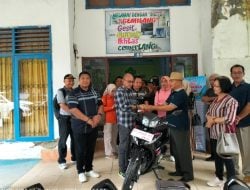 Kadis Dikbud Konawe Serahkan Motor Dinas Kepada 21 Pengawas Sekolah