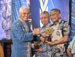 Berprestasi, Kakanwil Kemenkumham Sultra Terima Penghargaan Sultra Award Kendari Pos 2024