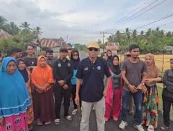 Harmin Ramba Aspal Jalan di Kecamatan Kapoiala, Masyarakat Kapoiala Bertekad Menangkan Harmin-Dessy pada 27 November 2024