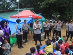 Kapolda Sultra Gelar Bakti Sosial untuk Korban Kebakaran di TPAS Puuwatu dan Beri Trauma Healing serta Pemeriksaan Kesehatan