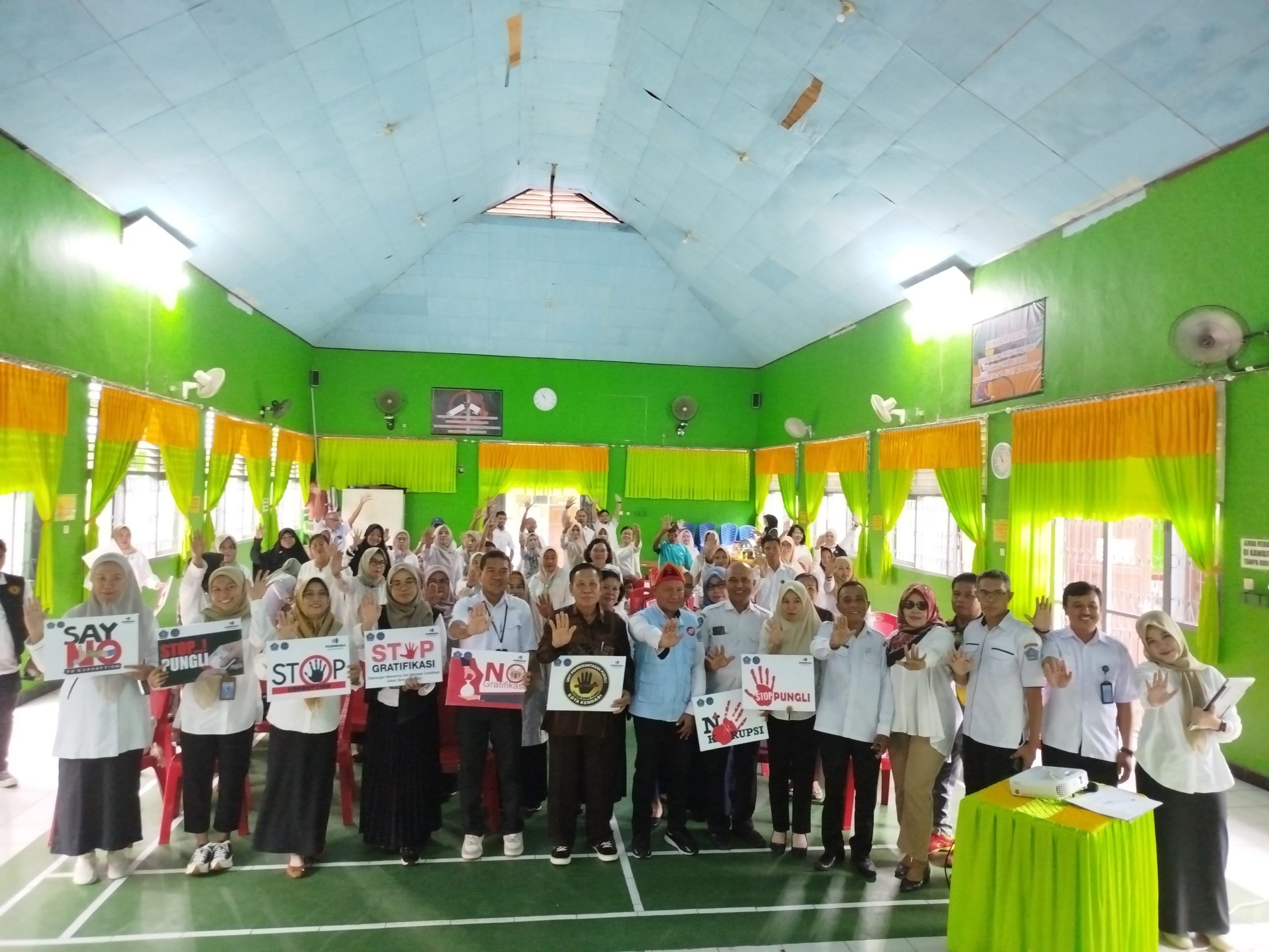 Tim Unit Pemberantasan Pungutan Liar Kota Kendari Gelar Edukasi dan Sosialisasi Saber Pungli di 4 SMPN